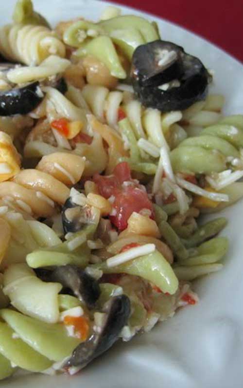 Recipe for Deli Style Pasta Salad - Change up your ordinary pasta salad with this Deli Style Pasta Salad! It’s perfect for potlucks, cookouts, or even to serve your family.
