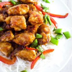 Recipe for Sticky Honey Sriracha Chicken - Super easy Sriracha & Honey-sweetened Chinese Chicken. It has the perfect balance between sweetness and spiciness, is ready in under 20 minutes, AND is cheaper than take out!