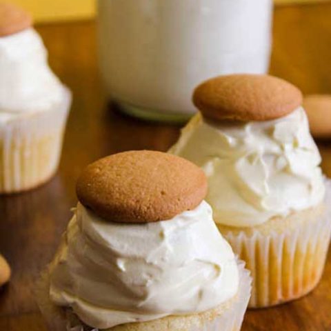 Recipe for Banana Pudding Cupcakes - If you are a fan of Banana Pudding, you HAVE to try these Banana Pudding Cupcakes!