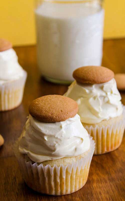 Recipe for Banana Pudding Cupcakes - If you are a fan of Banana Pudding, you HAVE to try these Banana Pudding Cupcakes!