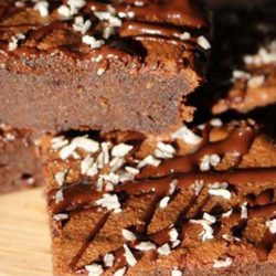 Healthy, fudgy, low carb almond flour coconut oil keto brownies. The perfect dessert that won't break your diet.