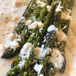 Looking to change up your boring Caesar salad? This Caesar Grilled Asparagus Salad replaces lettuce with asparagus, and could not be any more delicious!