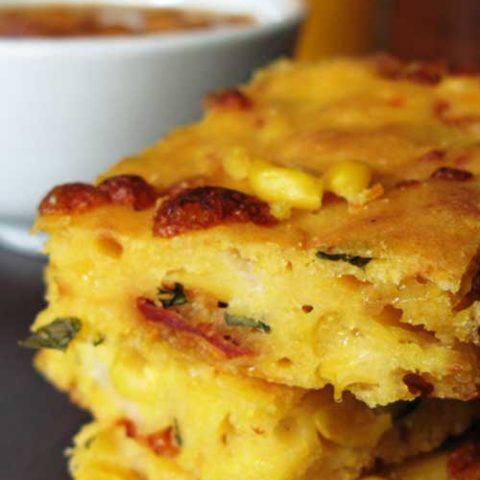 This recipe for Italian Cornbread with Sundried Tomatoes takes everything there is to love about a caprese salad, and wraps it all up in some delicious cornbread. It almost tastes like pizza, but is soo much better for you.