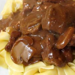 Crockpot Beef Tips & Gravy Recipe